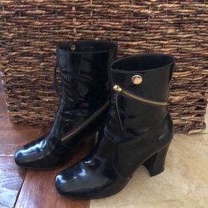 Beautiful black booties with leather look